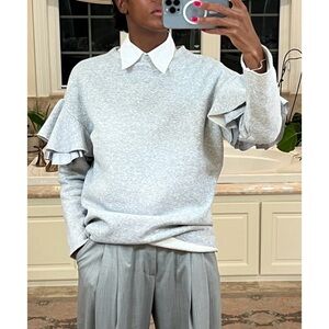 Oversized sweatshirt w/ ruffled sleeves